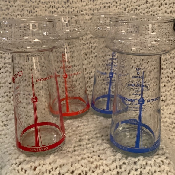 4 vintage CN Tower collector glasses, 6.5 inches high. - Picture 1 of 9